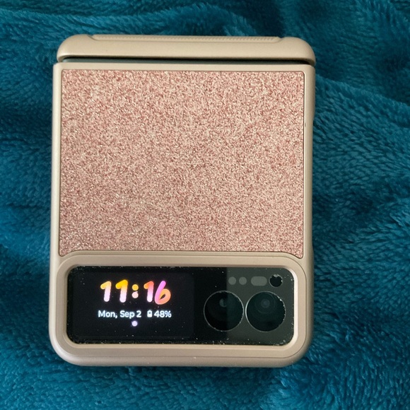 Motorola Razr 2023 Case in Rose Gold (COPY) - Picture 5 of 12